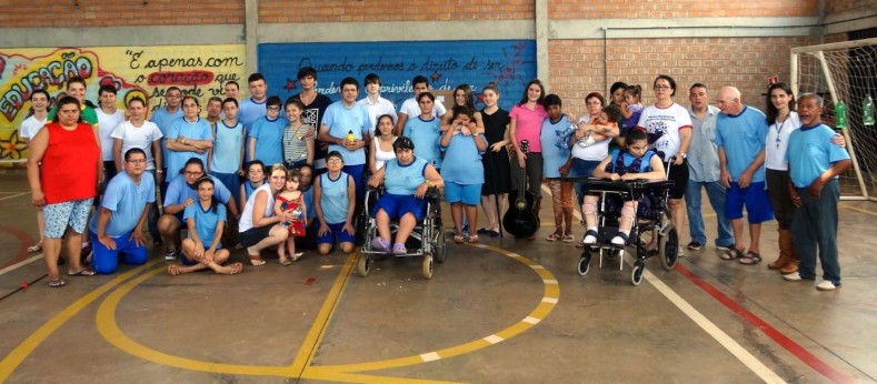 Ação Pastoral - Grupo de Jovens - Visita à Associação Pestalozzi