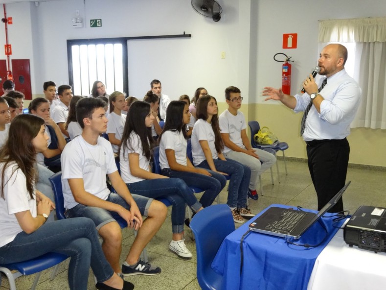 Ensino Médio: Palestra sobre drogas