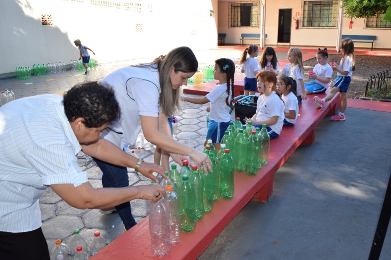 2º Ano: Arrecadando garrafas PET