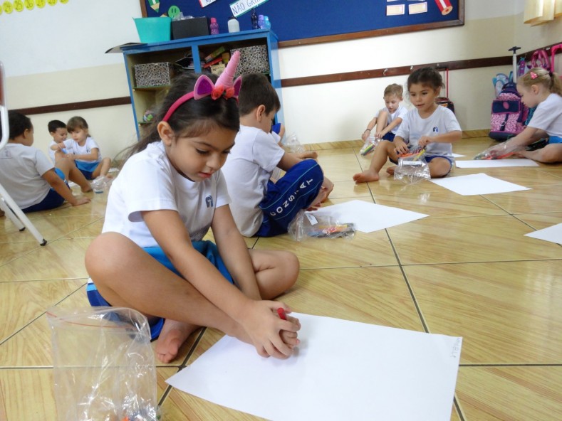 1º Ano EF: Pintura com os pés