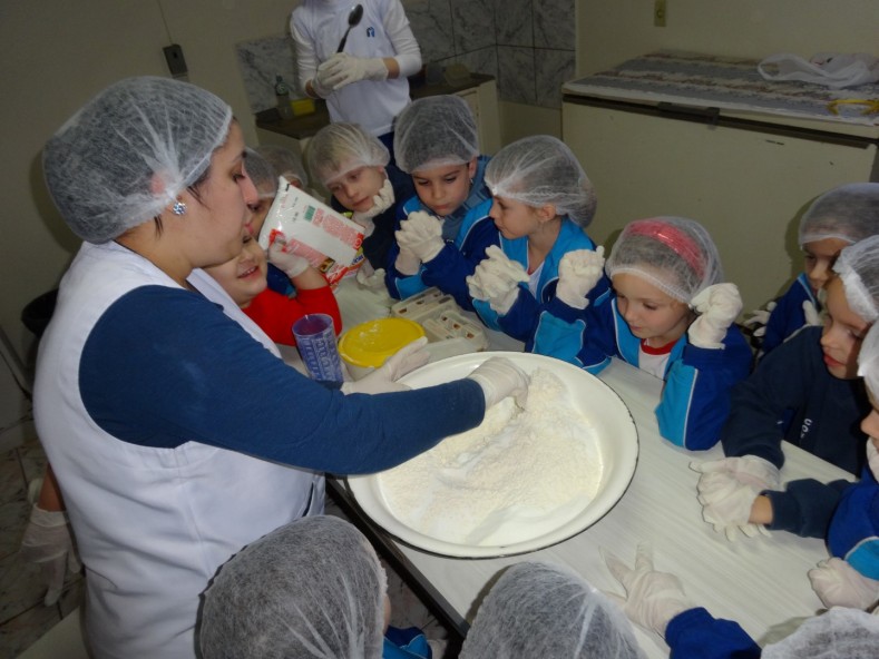 1º Ano: Modelando Biscoitos