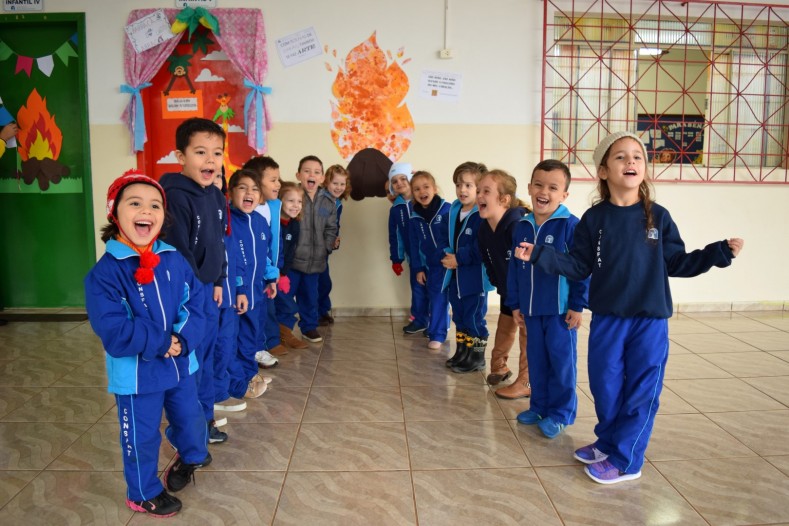 Infantil V: Com bolhas de sabão, também se faz arte!