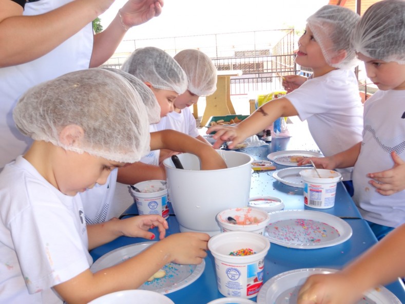 Educação Infantil: Enfeitando as Bolachas de Páscoa