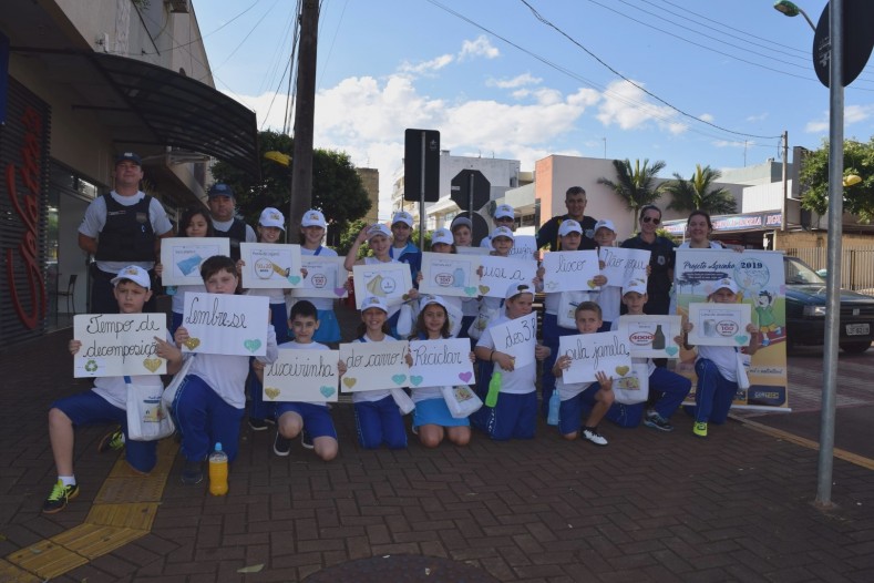 5º Ano: Dia de Conscientização – Lugar do lixo não é na rua!